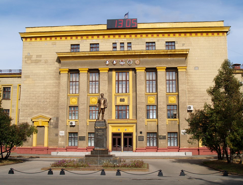 Харьковский тракторный завод. Главный корпус Харьковский тракторный завод. Главный корпус