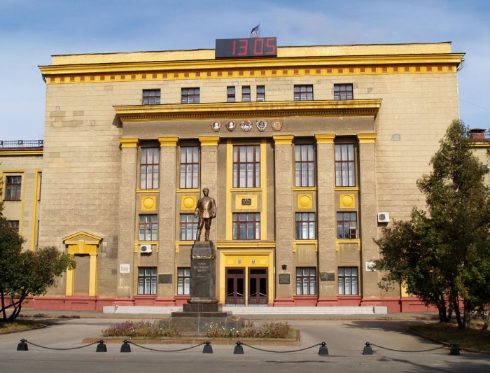 Харьковский тракторный завод. Главный корпус Харьковский тракторный завод. Главный корпус