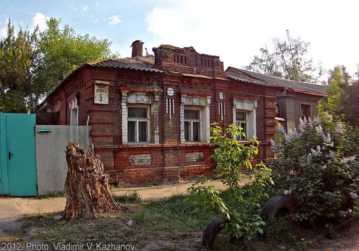 Дом 5 по ул. Краснодонской, фото 2012 года Дом 5 по ул. Краснодонской, фото 2012 года
