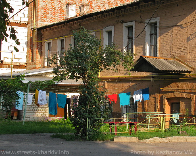 На улице Малиновского (фото 2013 г) На улице Малиновского (фото 2013 г)