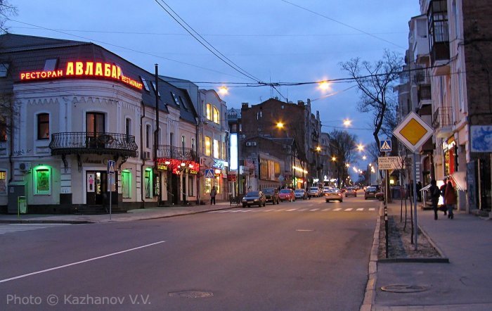 Харьков вечером. Пушкинская