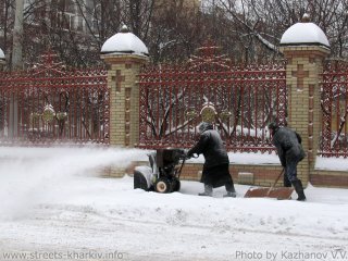 Уборка снега на ул. Энгельса