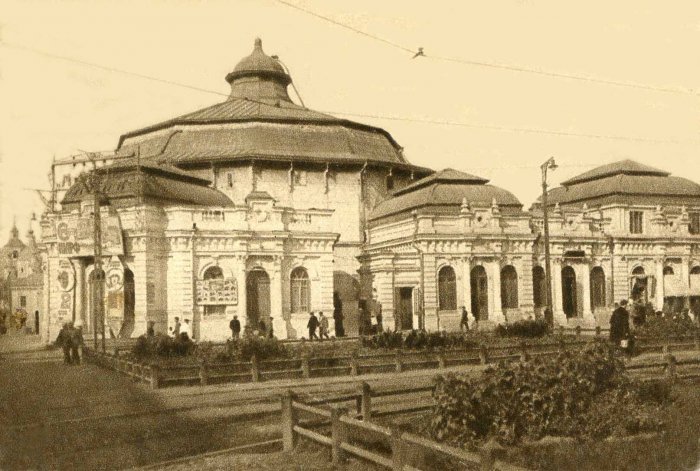 Балаган с панорамой Голгофа, позже переделанный в кинотеатр Маяк Балаган с панорамой Голгофа, позже переделанный в кинотеатр Маяк
