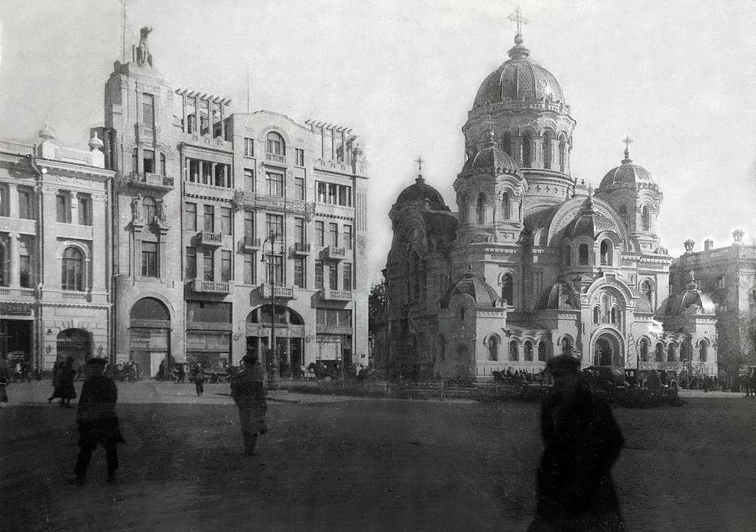 Гостиница Метрополь (Красная) и Николаевский Собор Гостиница Метрополь (Красная) и Николаевский Собор
