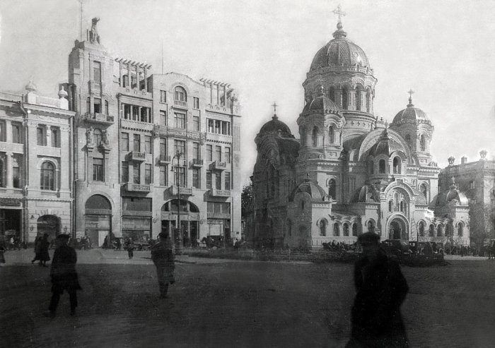 Гостиница Метрополь (Красная) и Николаевский Собор Гостиница Метрополь (Красная) и Николаевский Собор
