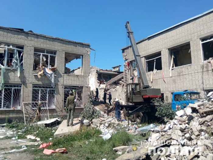 В Слободском районе Харькова частично разрушено здание школы. Фото и видео