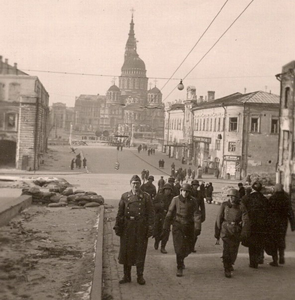 Перекрёсток спуска Халтурина и ул. Клочковской. 1941 г. Перекрёсток спуска Халтурина и ул. Клочковской. 1941 г.