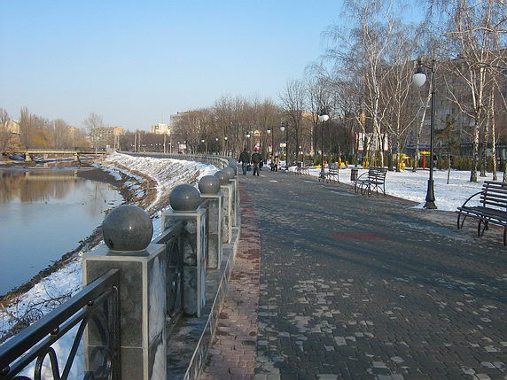 Гимназическая (Красношкольная) набережная у реки, Харьков