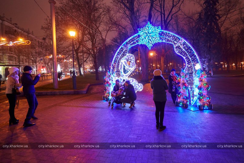 Новогодние украшения в Харькове