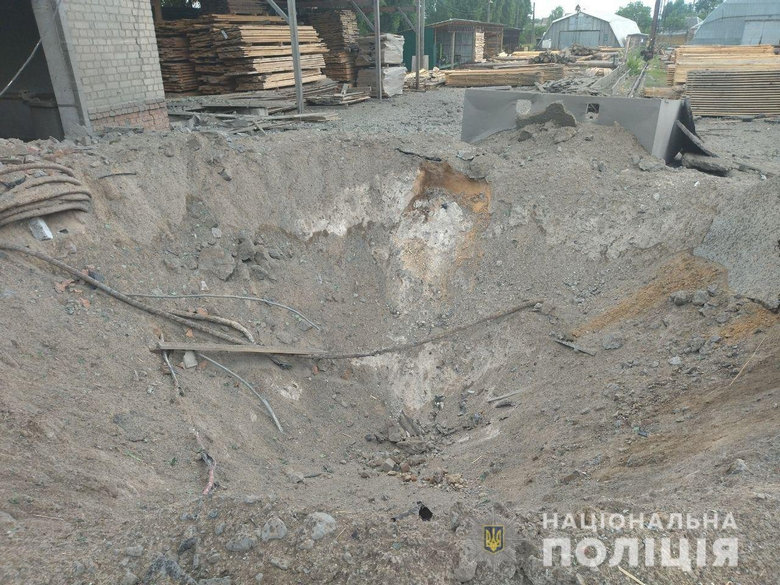 Харьков. Огромная воронка от взрыва